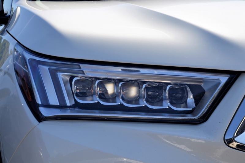 moto-BONSON-min_acura-headlamp-2834131